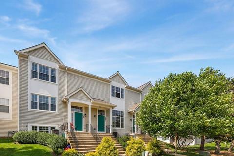 2882 Shelly Ln, Aurora, IL 60504