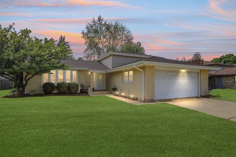 998 Navajo St, Carol Stream, IL 60188