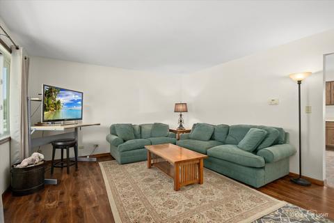 1715 Sheffield Dr, Elgin, IL 60123 photo 2