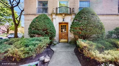 2043 W Farwell Ave #1W, Chicago, IL 60645