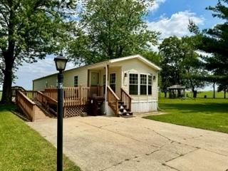 12 Bridle Ln, Monticello, IL 61856