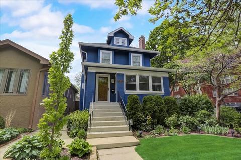 6556 N Bosworth Ave, Chicago, IL 60626