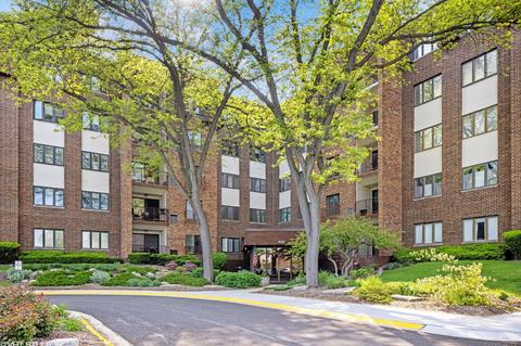 448 Raintree Ct #1P, Glen Ellyn, IL 60137