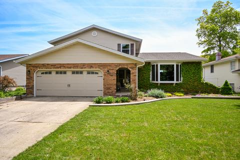 129 Hickory St, Oswego, IL 60543