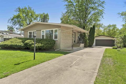 322 W Holly Ct, Glenwood, IL 60425
