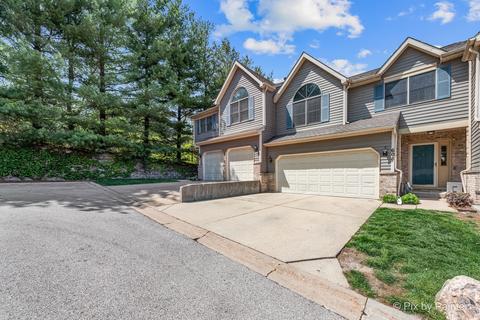 608 River Bluff Dr, Carpentersville, IL 60110