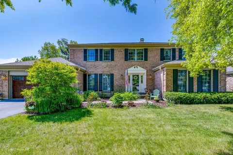 2841 E Woodbury Dr, Arlington Heights, IL 60004