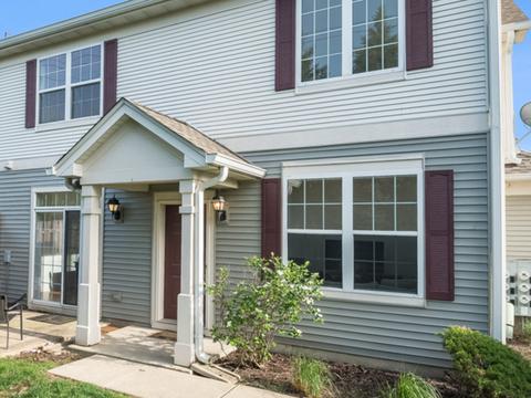 2516 Hillsboro Blvd, Aurora, IL 60503