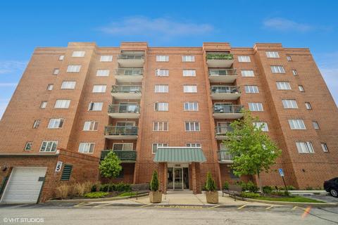 555 S River Rd #707, Des Plaines, IL 60016