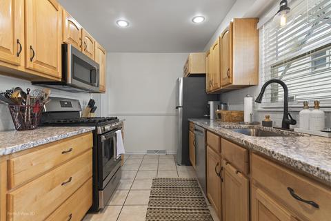 1020 S Mitchell Ave, Elmhurst, IL 60126 photo 4