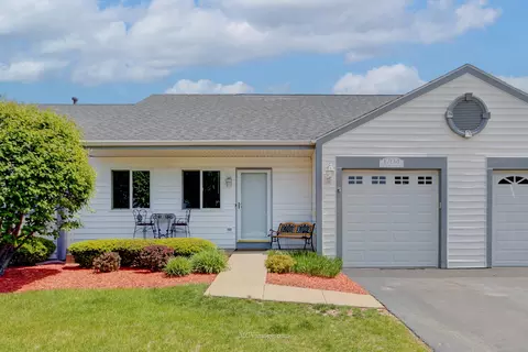 1704 Waters Edge Dr, Minooka, IL 60447
