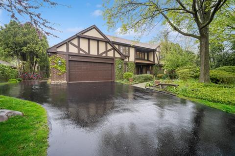 1087 Saxony Dr, Highland Park, IL 60035