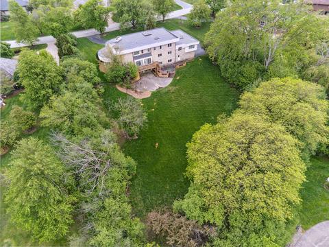 604 Mallard Ln, Oak Brook, IL 60523