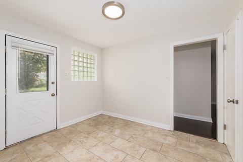936 E Villa Dr, Des Plaines, IL 60016 photo 12