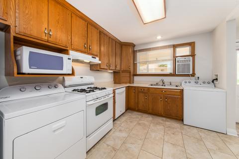 936 E Villa Dr, Des Plaines, IL 60016 photo 9