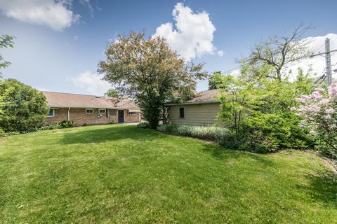 936 E Villa Dr, Des Plaines, IL 60016 photo 4
