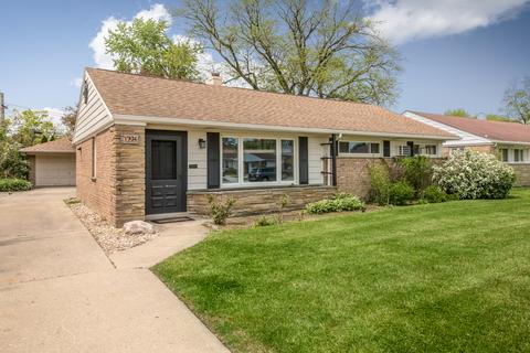 936 E Villa Dr, Des Plaines, IL 60016 photo 2