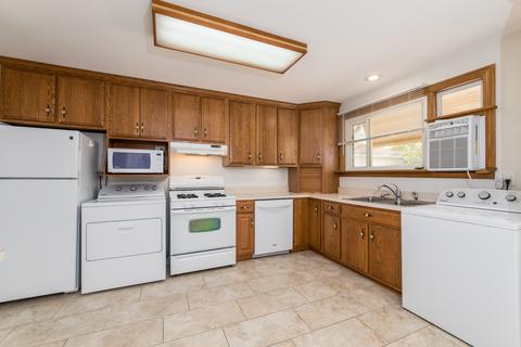936 E Villa Dr, Des Plaines, IL 60016 photo 10