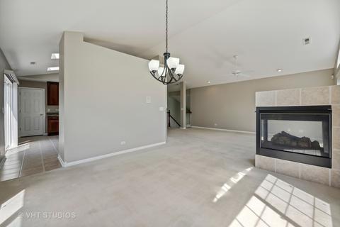 2349 Summerlin Dr, Aurora, IL 60503 photo 5