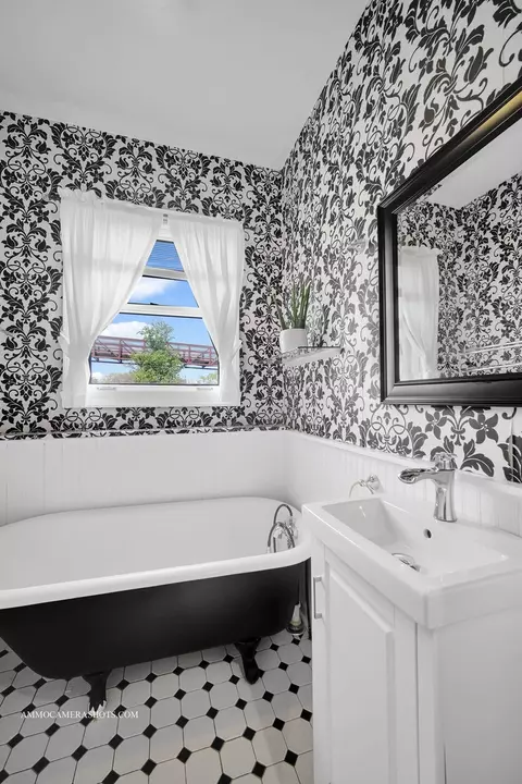 631 W Wesley St, Wheaton, IL 60187 photo 11