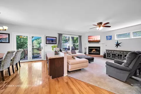 631 W Wesley St, Wheaton, IL 60187 photo 9