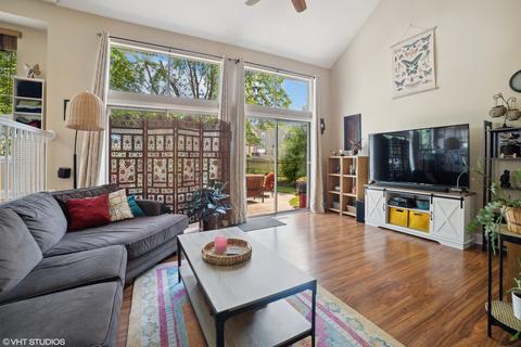 227 Shawnee Cir, Bartlett, IL 60103 photo 8