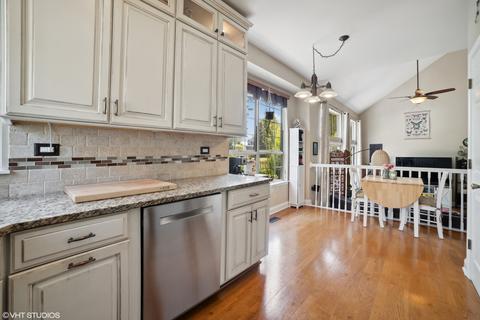 227 Shawnee Cir, Bartlett, IL 60103 photo 7