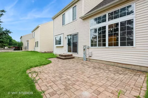 1532 Knoll Crest Dr, Bartlett, IL 60103 photo 3