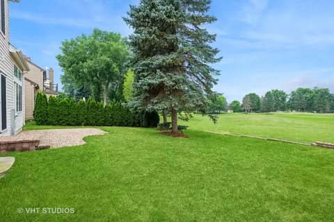 1532 Knoll Crest Dr, Bartlett, IL 60103 photo 2