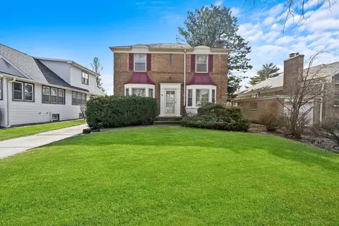 69 Northgate Rd, Riverside, IL 60546