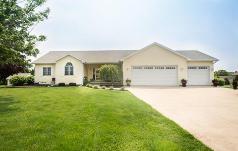 691 Pheasant Run, Dixon, IL 61021 photo 1
