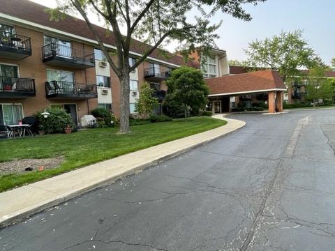 1188 Royal Glen Dr #210A, Glen Ellyn, IL 60137