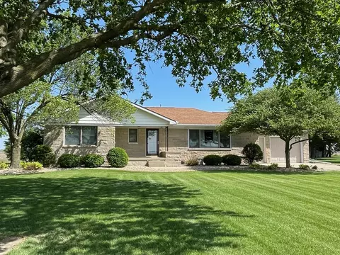 1674 E State Route 9, Paxton, IL 60957