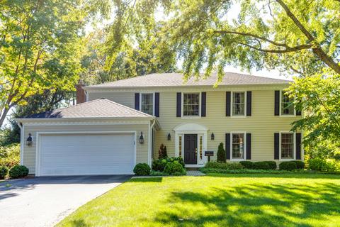 240 Hickory Ct, Lake Bluff, IL 60044
