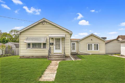 913 Clinton St, Lockport, IL 60441