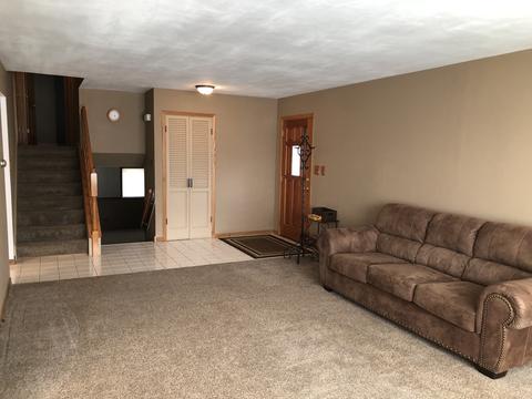 247 Lincoln Ln, Wheeling, IL 60090 photo 2