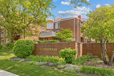 805 Leicester Rd #B107, Elk Grove Village, IL 60007