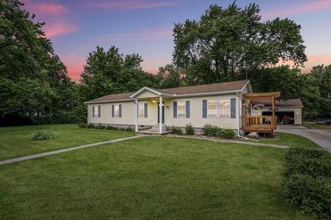 306 W Sangamon St, Fisher, IL 61843