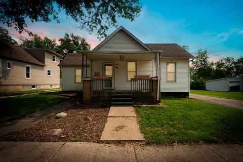 1112 W Oakland Ave, Bloomington, IL 61701