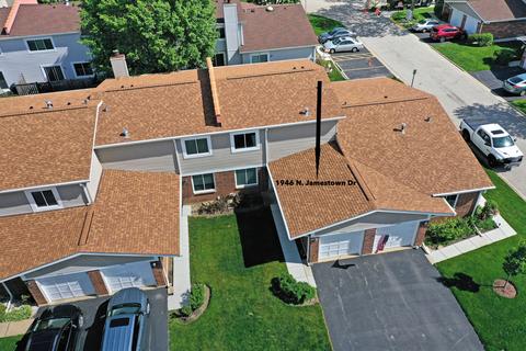1946 N Jamestown Dr, Palatine, IL 60074