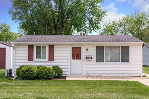 1710 Earl Ct, Dekalb, IL 60115