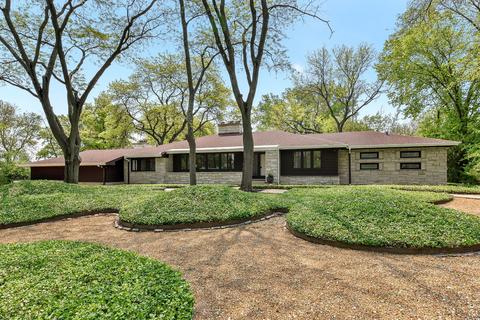 639 Stanton Rd, Glen Ellyn, IL 60137