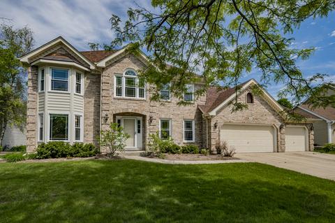 35 Richmond Ln, Aurora, IL 60504