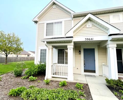 39641 N Warren Ln, Beach Park, IL 60083
