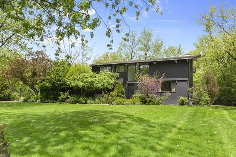 2440 W Course Dr, Riverwoods, IL 60015