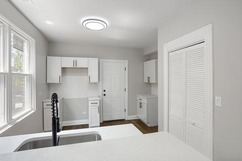 6748 S Champlain Ave, Chicago, IL 60637 photo 11