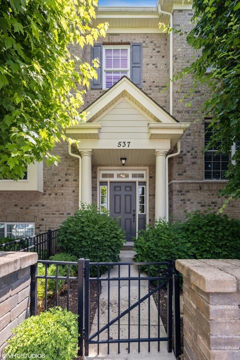 537 S 2nd St, Geneva, IL 60134