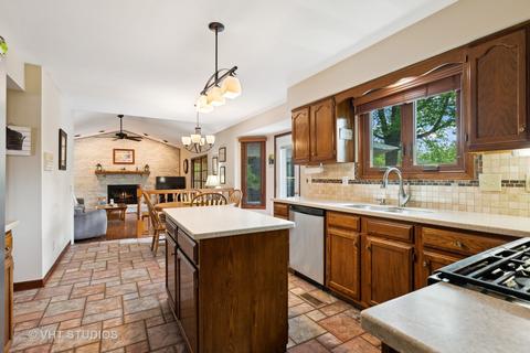5 Chestnut Ct, Cary, IL 60013 photo 8