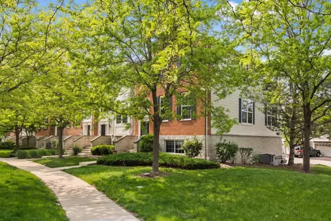 135 Willey St, Gilberts, IL 60136