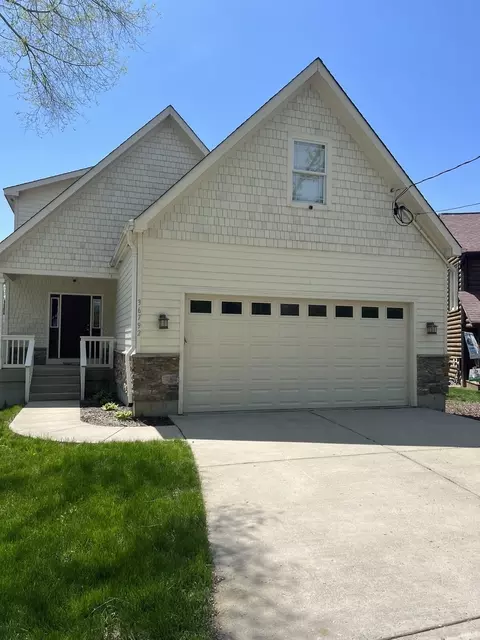 36792 N Hickory Ct, Ingleside, IL 60041